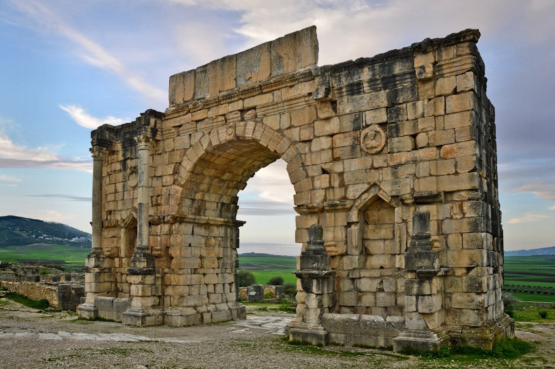 4 Days Tour From Fes To Chefchaouen And Volubilis